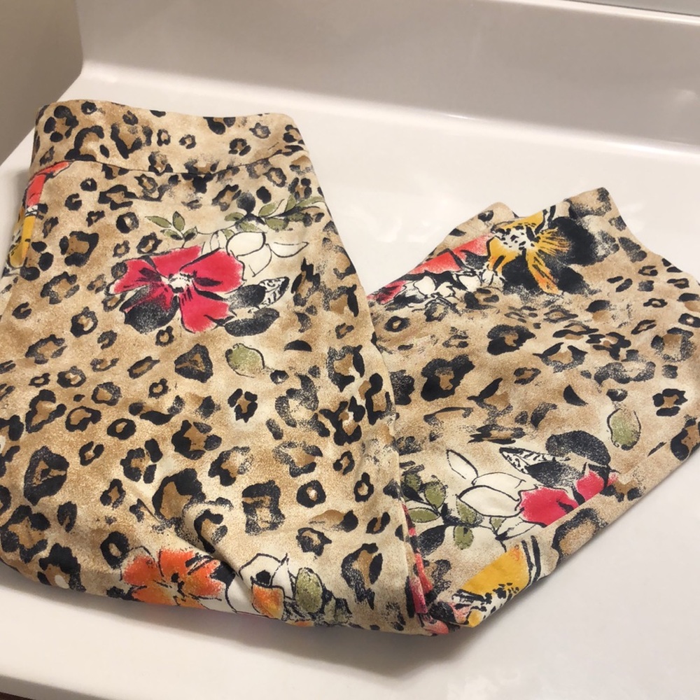 Chico’s cute animal print/floral crop/capri pants